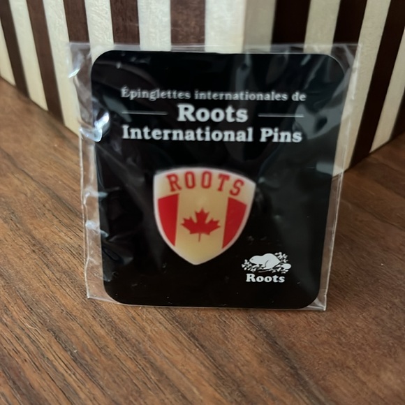 Roots Jewelry - Roots Canadian Flag tack pin